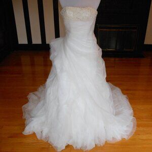 San Patrick by Pronovias Wedding Dress Sample